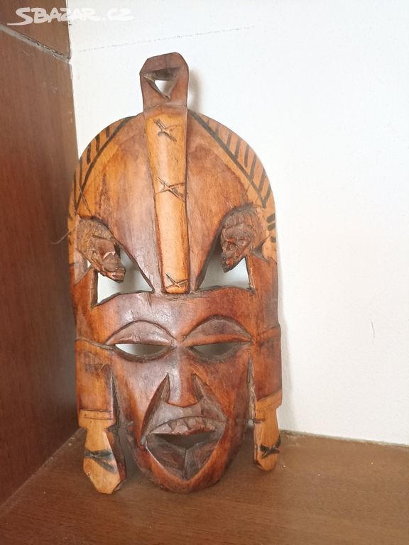 Dřevěná maska
