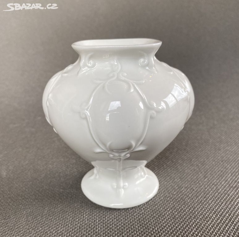 Royal Dux Malá váza s plastickým dekorem
