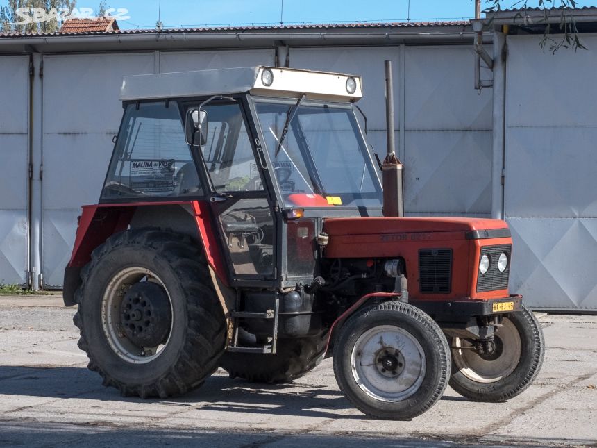 Traktor kolový Zetor 621