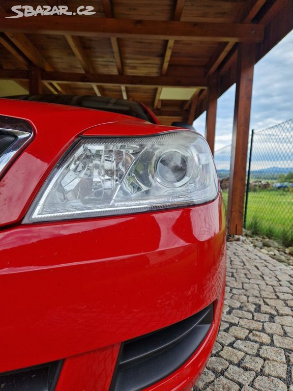 Škoda Octavia II levé přední světlo