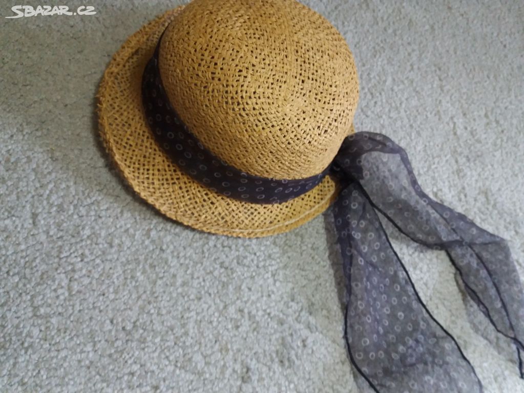 Retro dámský letní klobouk.