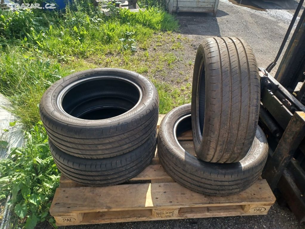 Zánovní letní pneu 215/55/R17 94W Goodyear TOP