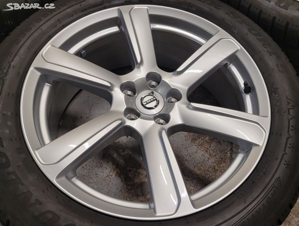 VOLVO XC90: T6, alu 19', zimní pneu Dunlop