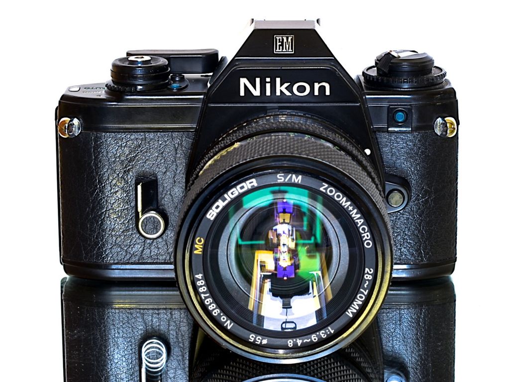Nikon EM + 28-70mm TOP STAV