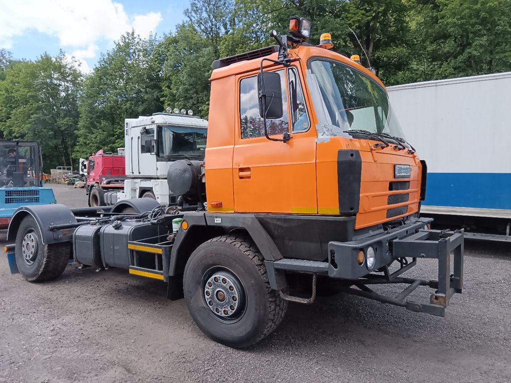 TATRA 815 4X4 motor poškozen.