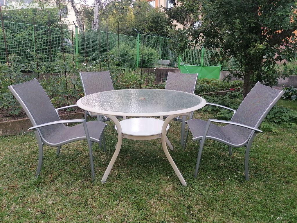 Zahradní nábytek - stůl a 4 židle
