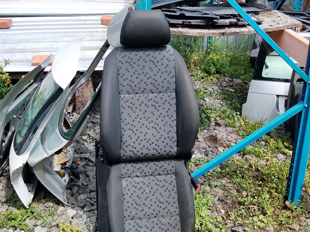 Škoda Fabia II Roomster pravá přední sedačka