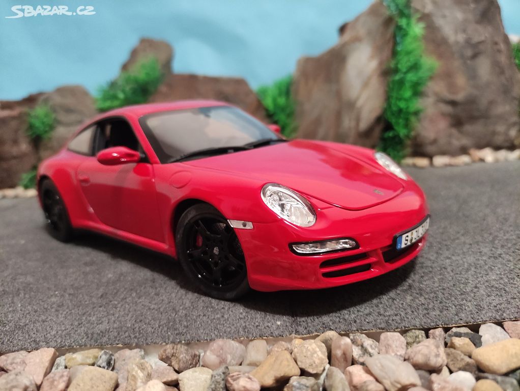 Prodám model 1:18 Porsche 911 Carrera 4s