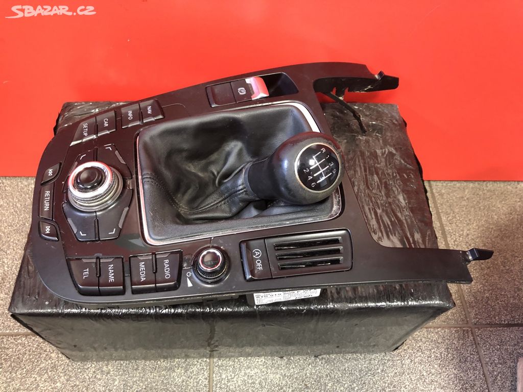 Kontrolní panel Audi A4 B8