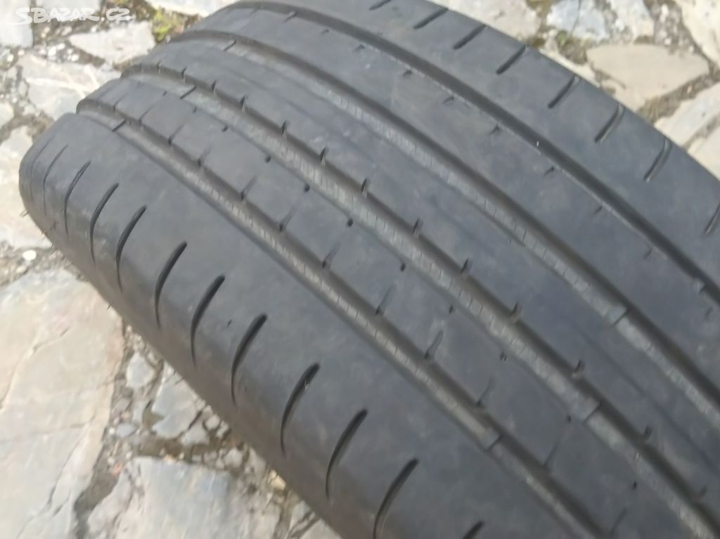 prodám 2 letní pneu 215 45 17 GOODYEAR vzorek 85%