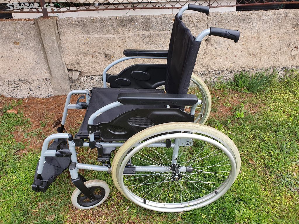 značkový KVALITNÍ invalidní vozík Invacare