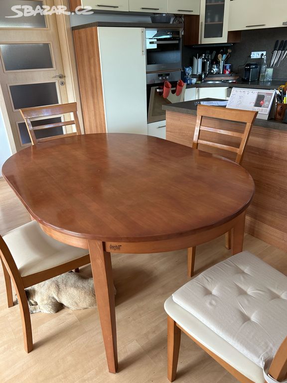 Dřevěný jídelní stůl + 4 ks židlí