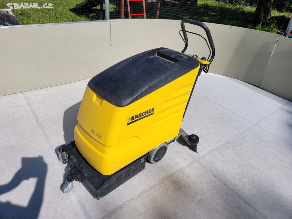 čistící a vysávací stroj KARCHER br 530