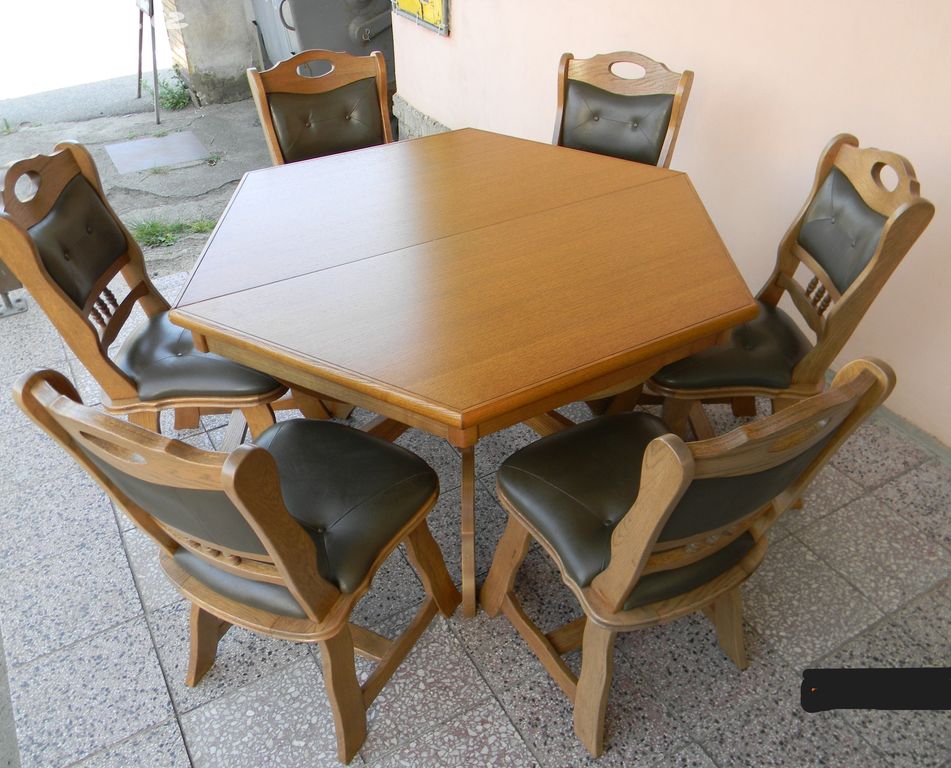 Jídelní stůl šestiboký rozkládací + 6 židlí