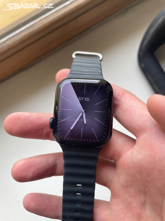 Apple Watch Series 7 45 mm ve výborném stavu