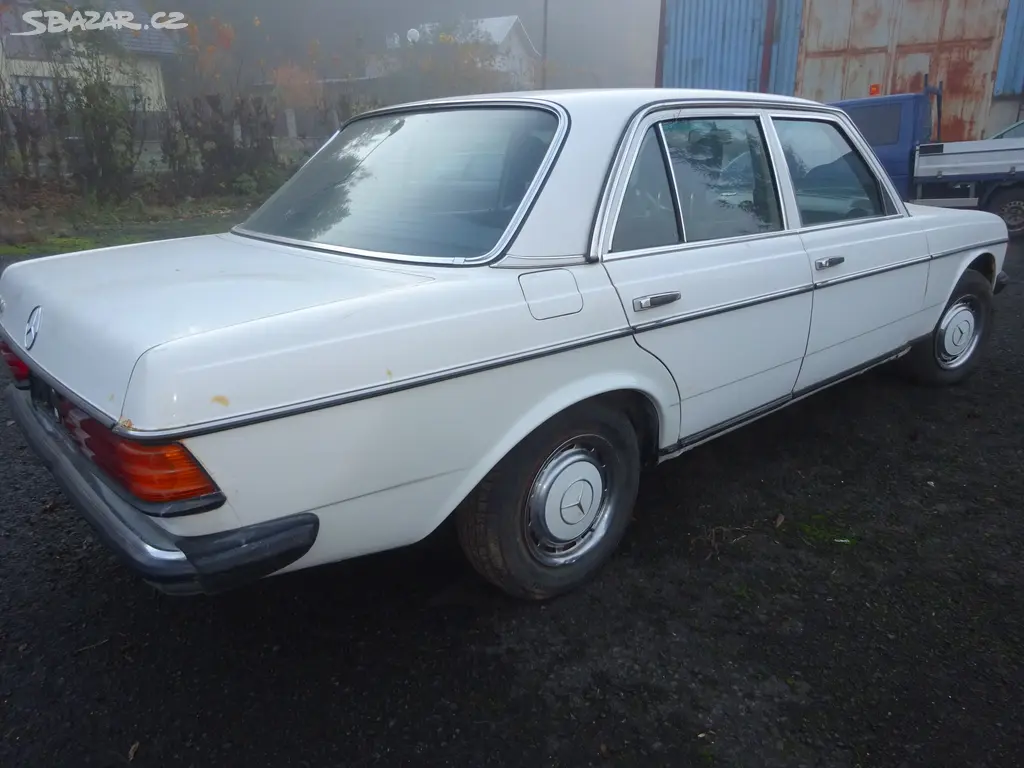 Mercedes Benz 240 D 123 - fotka 3