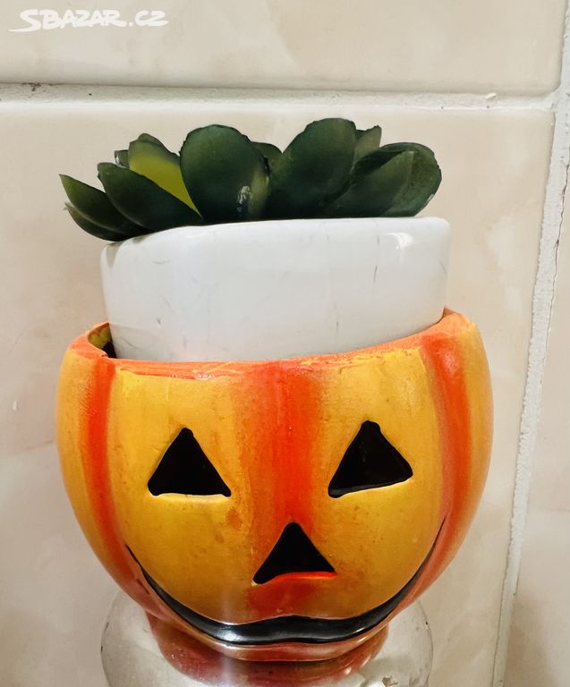 HALLOWEEN KRÁSNÝ KVĚTINÁČEK SVÍCEN NA COKOLIV