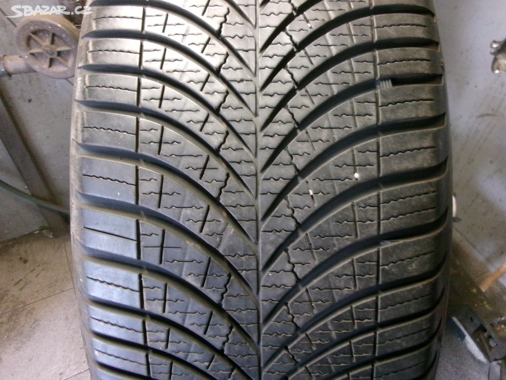 ID 3362 Zimní 245 45 19 GOODYEAR