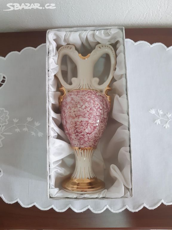 Porcelánová váza (v.27cm) - znak výrobce uveden.