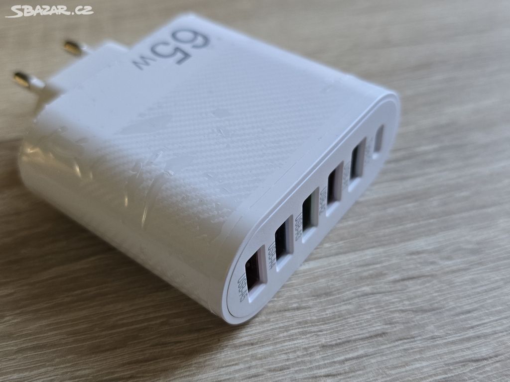 65W nabíječka s 1x USB-C a 5x USB