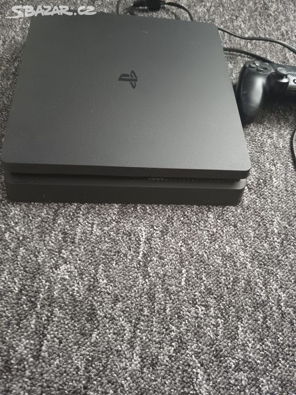 Playstation 4 +ovladač a hry