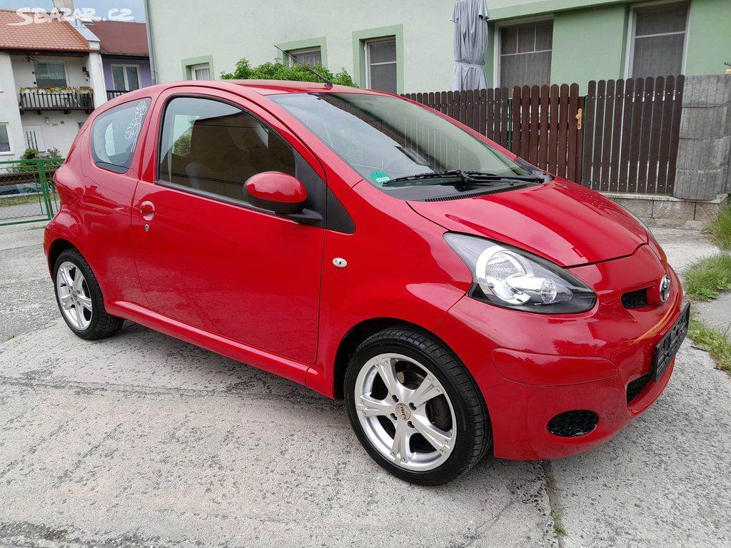 Toyota Aygo 1.0i 50kW rok 07 naj.176tis. NOVÁ STK