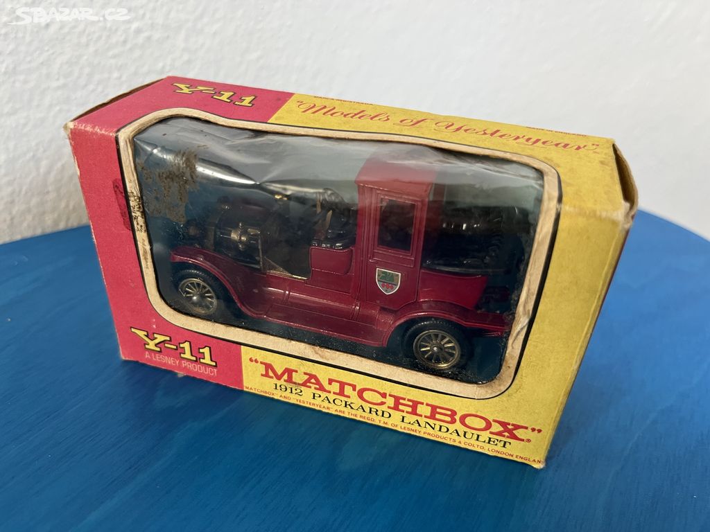 Matchbox Yesteryear Packard Y-11 s krabičkou