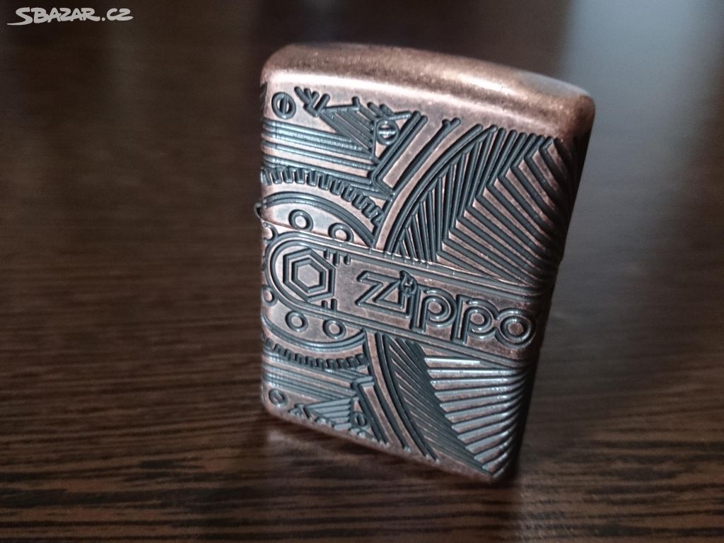 Nový měděný ZIPPO zapalovač.