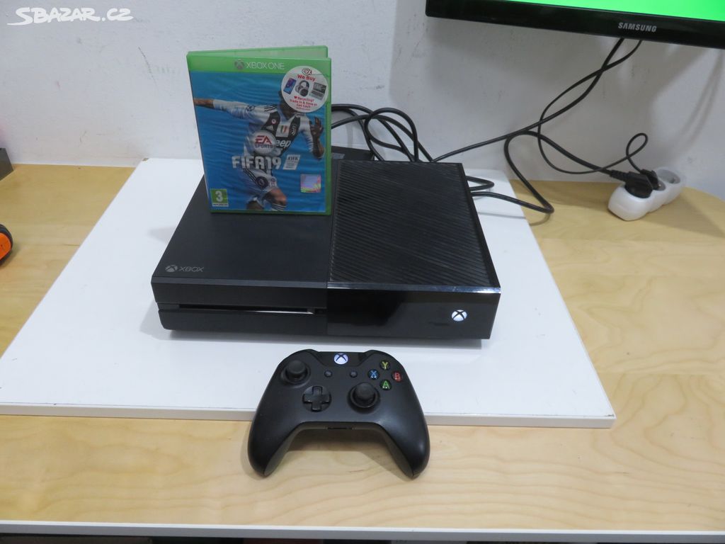 Herní konzole Xbox One 500 GB + hru Fifa 19