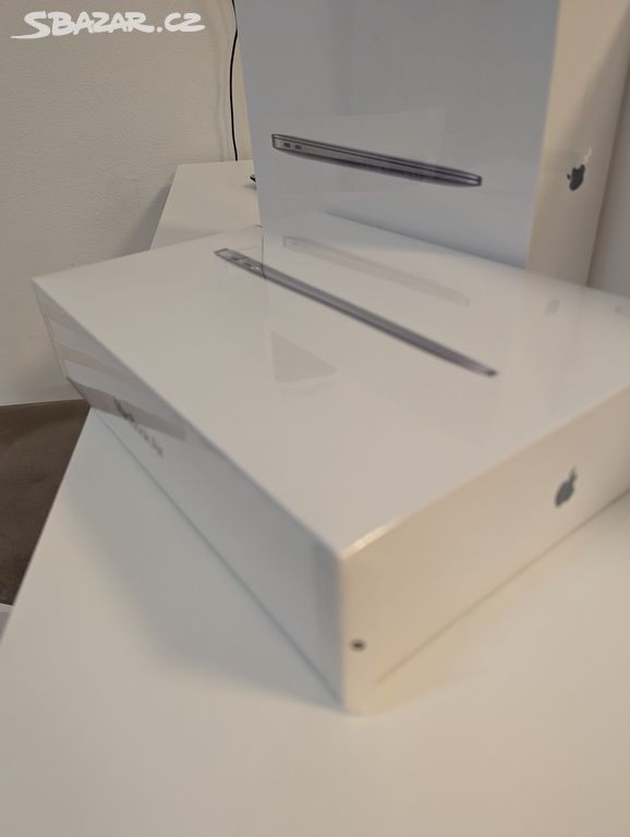 Nový, nerozbalený Apple MacBook Air s čipem M1