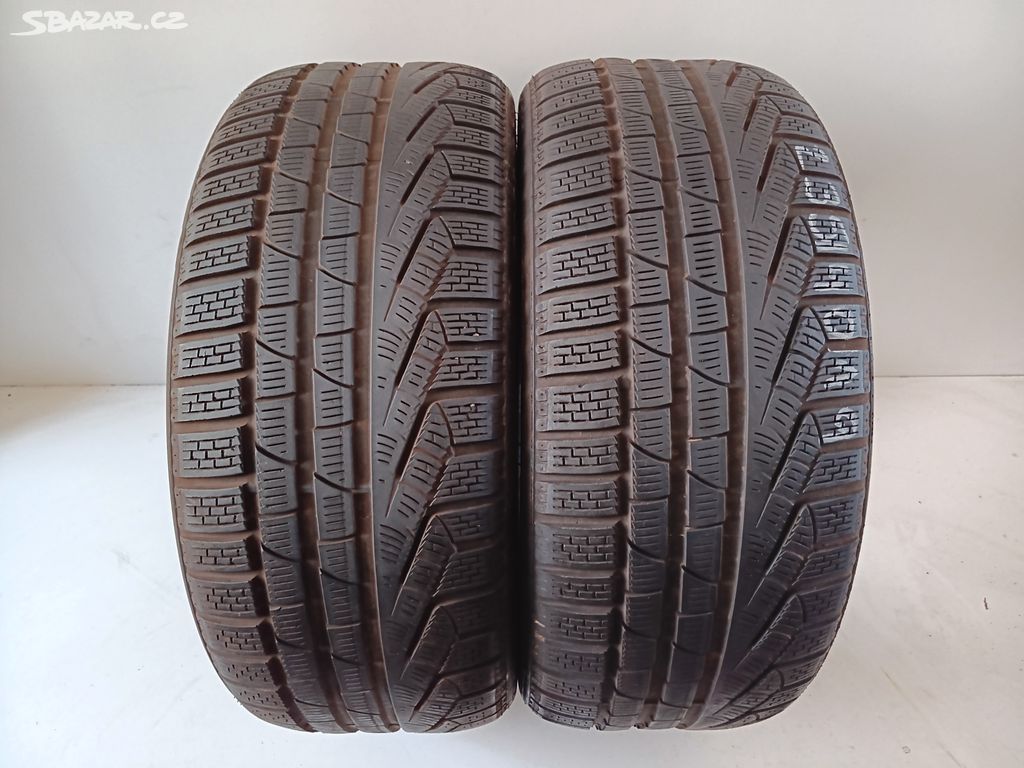 2ks zimní pneu 235/40/19 Pirelli