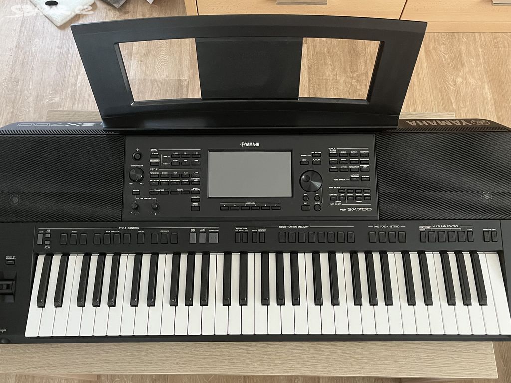 Klávesy YAMAHA PSR-SX700 - TOP stav