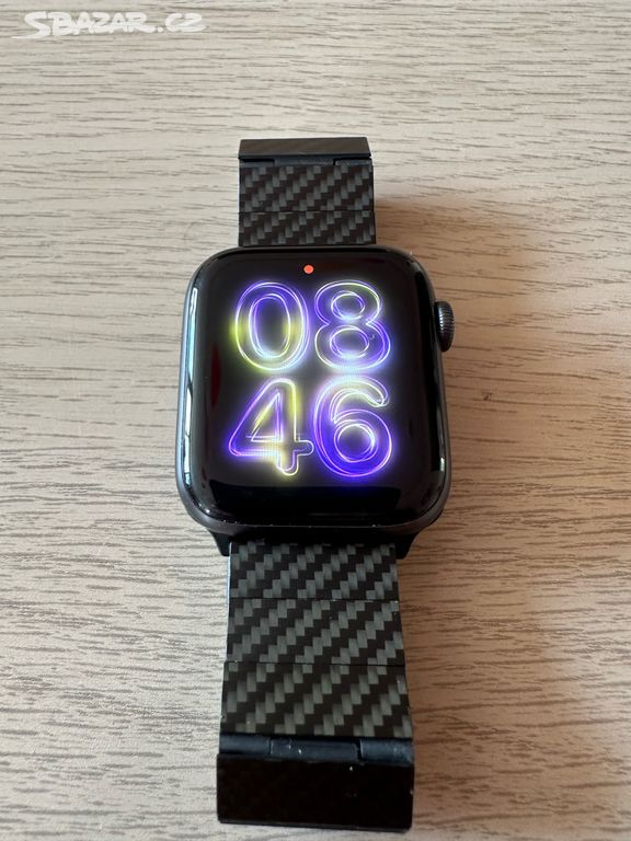 Apple Watch SERIES 6+ PITAKA karbon řemínek