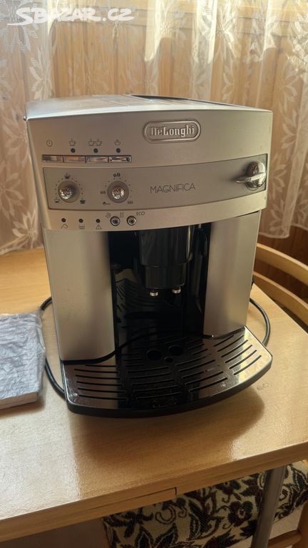 Kávovar Delonghi Magnifica ESAM3200.S,plně funkční