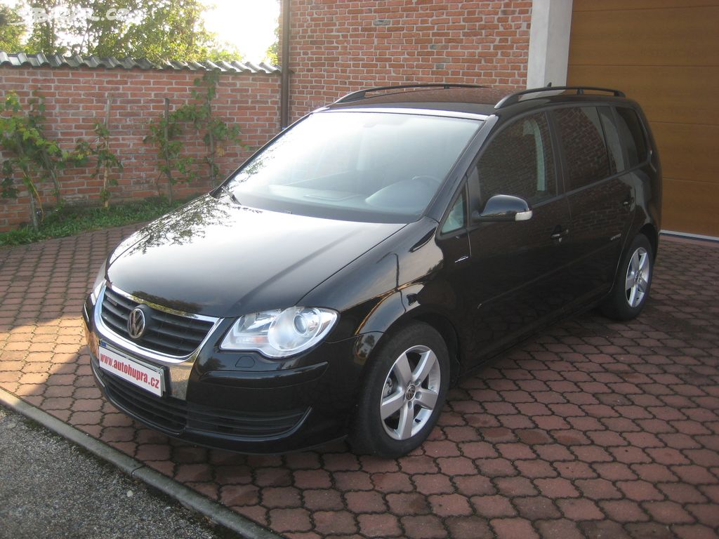 VOLKSWAGEN TOURAN 1.9 TDi 77KW BLUEMOTION 7.MÍST