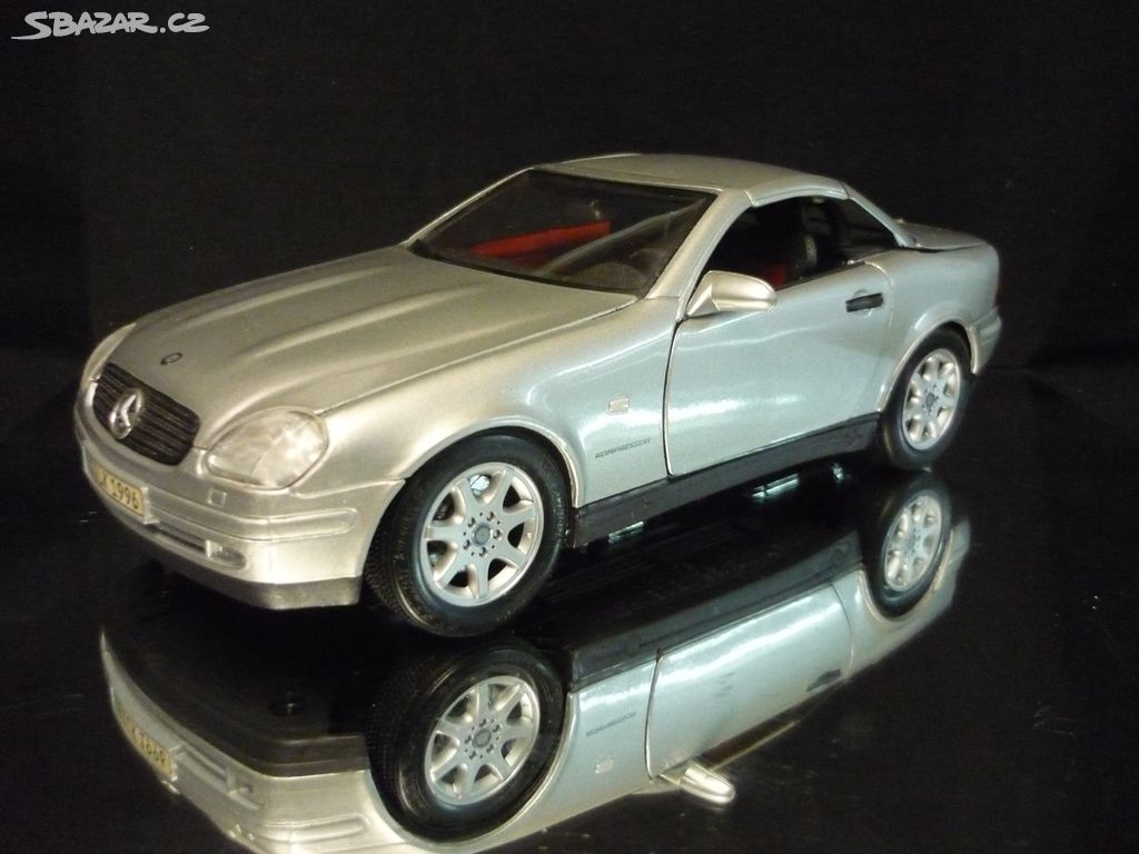 Mercedes SLK se skládací střechou Maisto 1/18