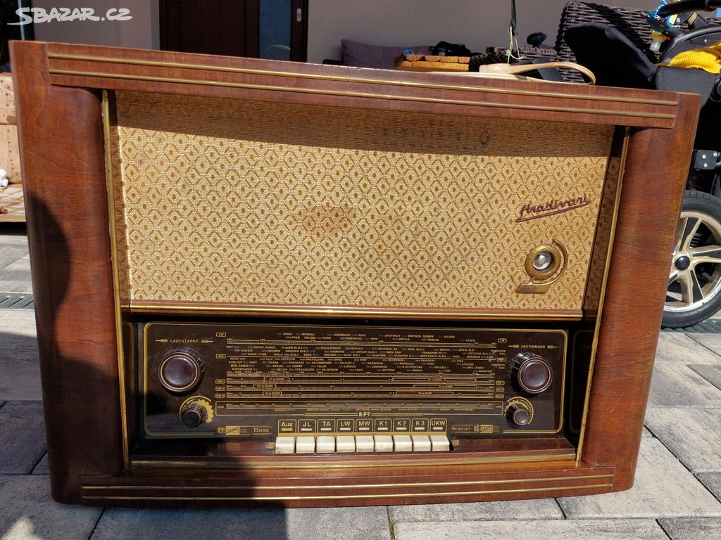 Retro radio Stradivari