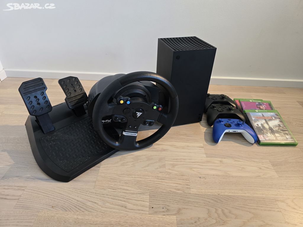 Xbox Series X + 3 ovladače + volant + 3 hry