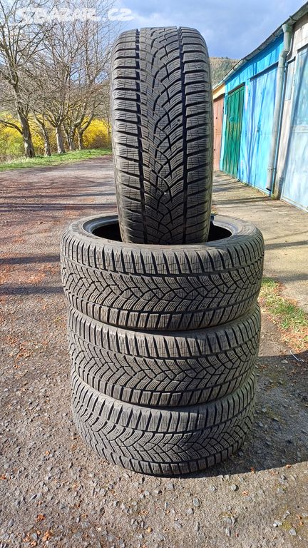 Prodám zimní pneu 235/45 R18