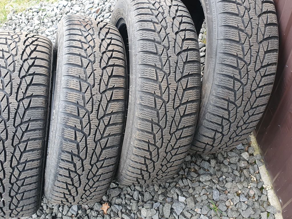 Zimáky Nokian 165/60 R15