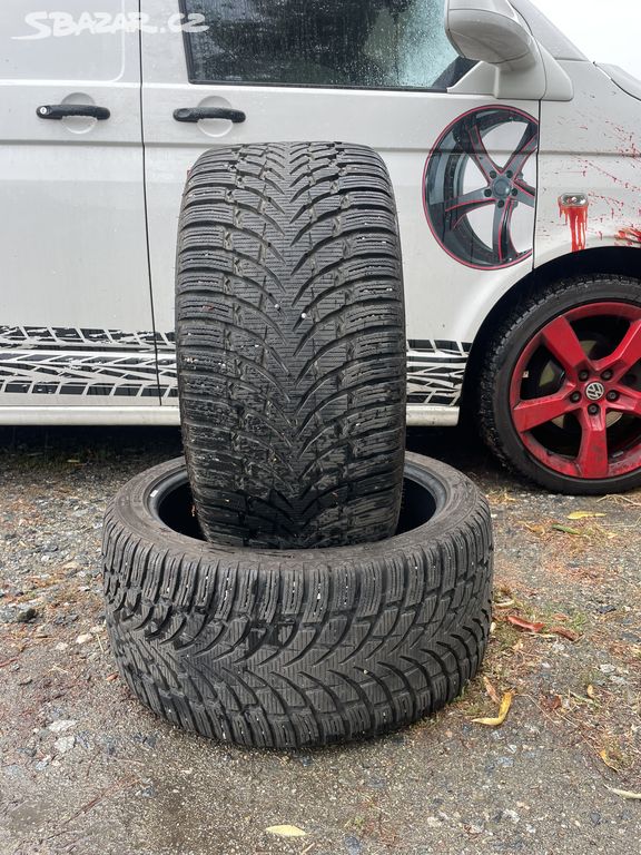 Zimní pneu 295 35 21 nokian 2 ks