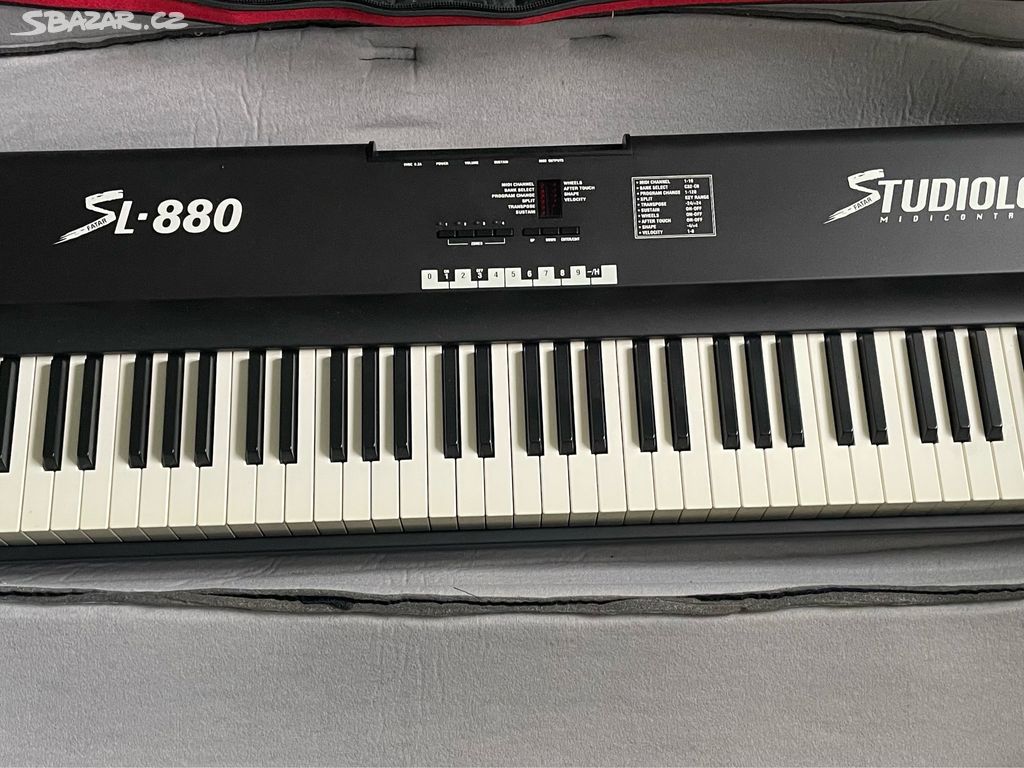 FATAR STUDIOLOGIC SL-880 master keyboard