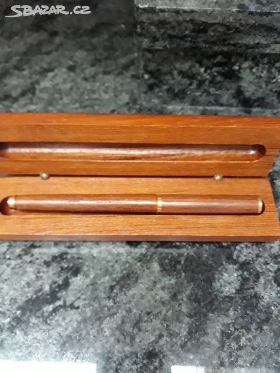Plnicí pero dřevěné