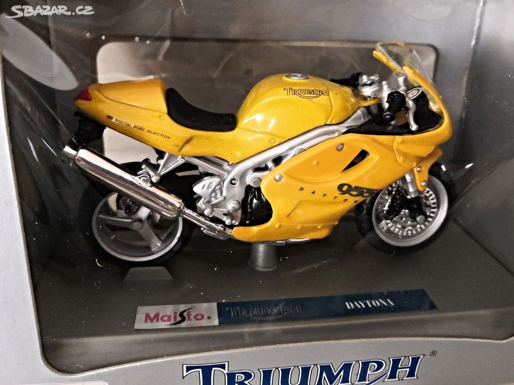 M77 Model motocyklu Triumph 955i Daytona  1:18