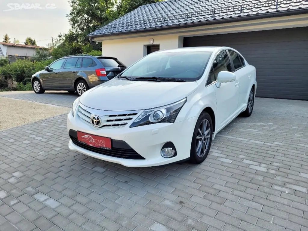 Toyota Avensis, 2.2 D-4D (110 kW), plný servis - fotka 2