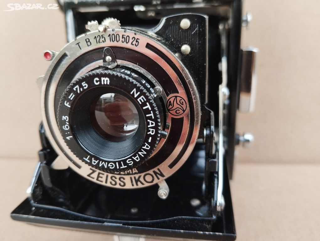 Starý zachovalý fotoaparát Zeiss