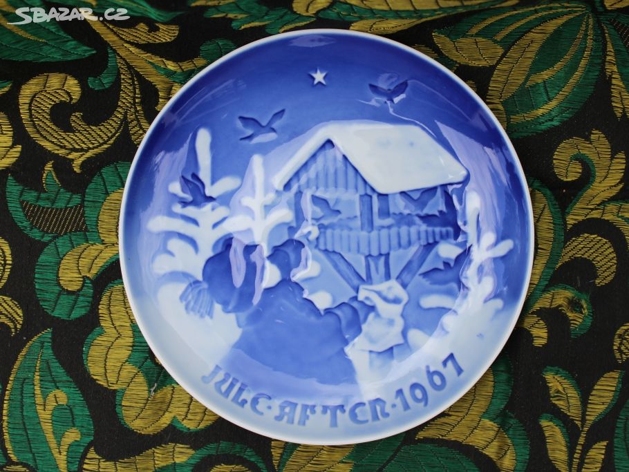 Porcelánový zdobený talíř,vánoční motiv znač./4