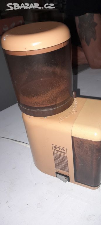 Mlýnek na kávu ETA a odšťavňovač