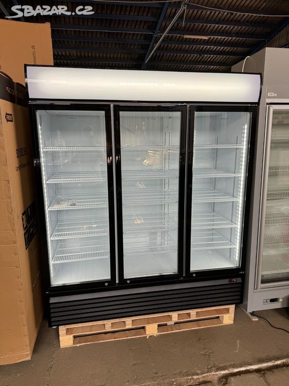 Prosklená chladicí lednice třídveřová
