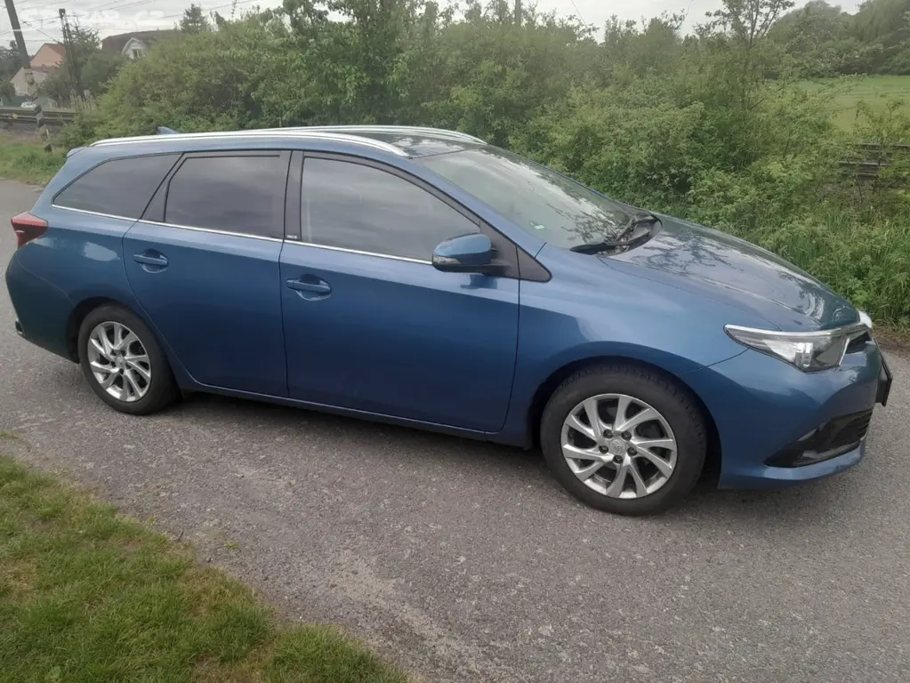 Toyota Auris 1,2i 1 majitel ČR Digi Klima servisk - fotka 2